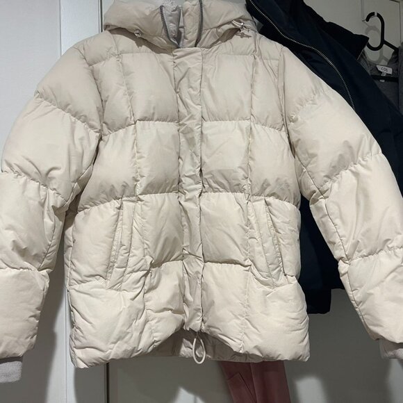 Aritzia Babaton crown puffer Beige - Picture 1 of 5